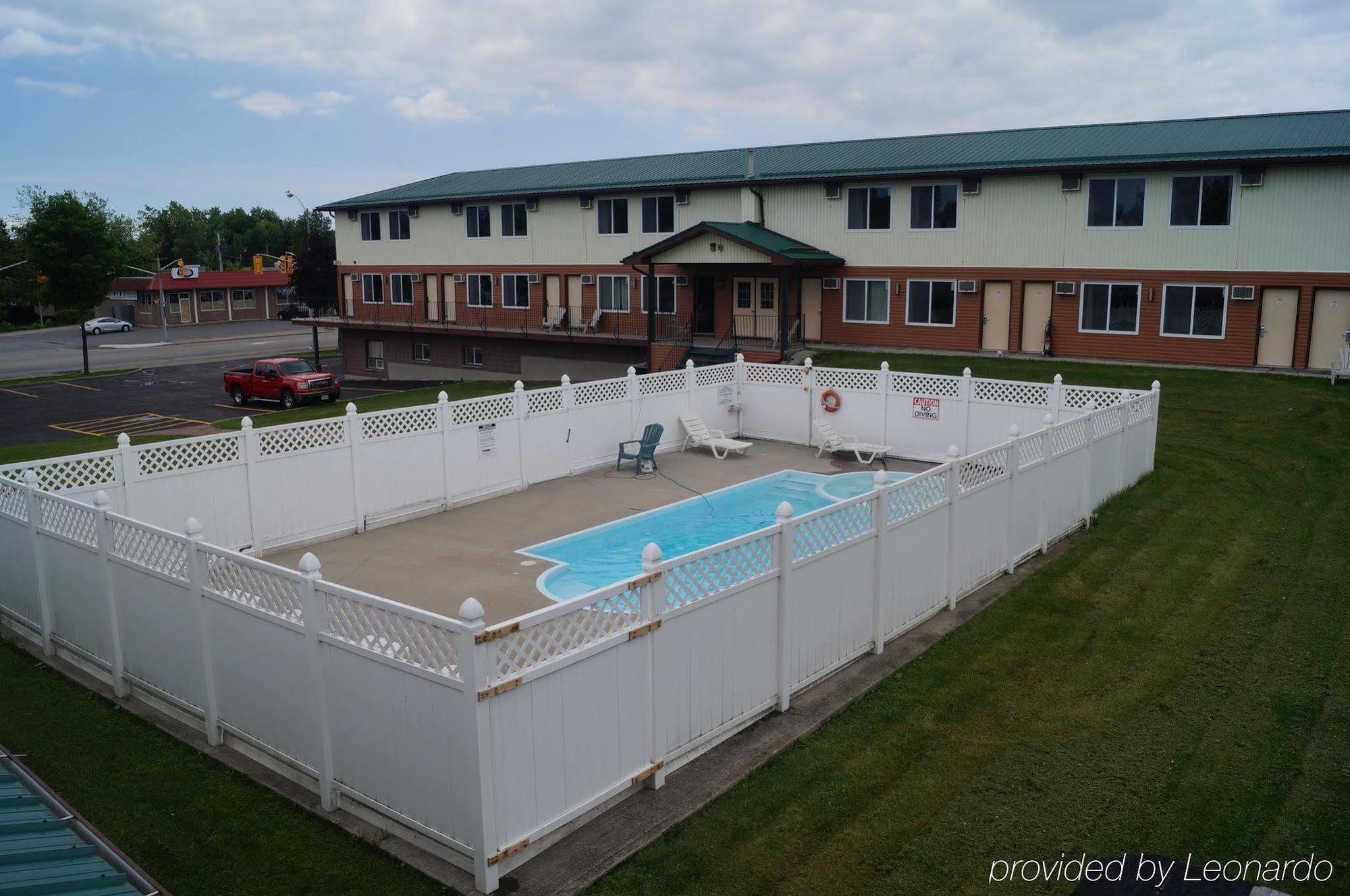 Howard Johnson By Wyndham Gananoque Dış mekan fotoğraf