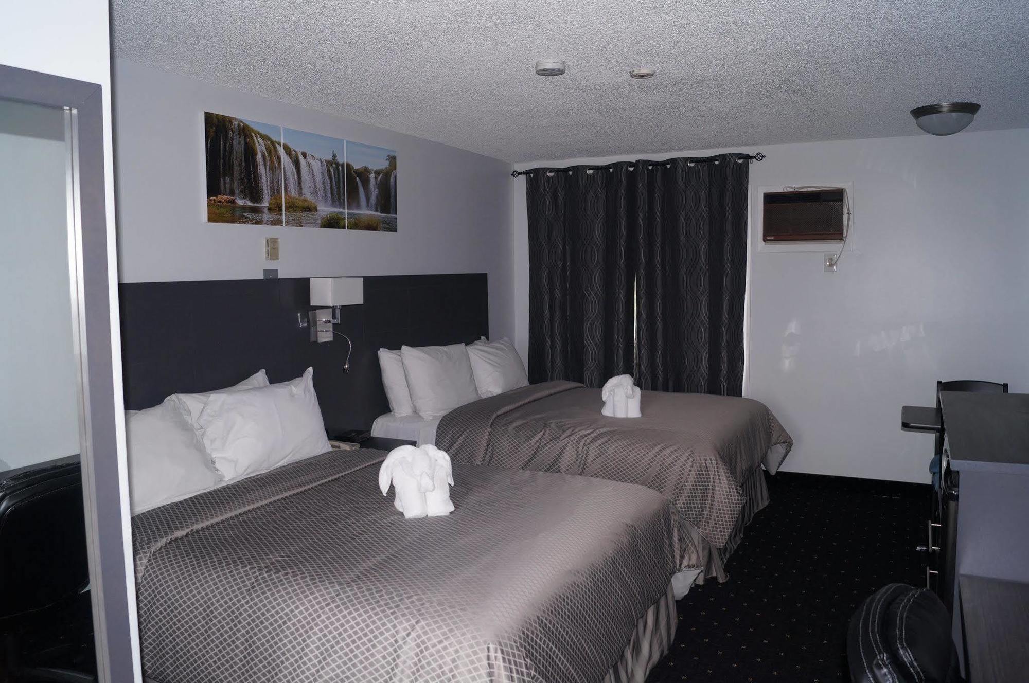 Howard Johnson By Wyndham Gananoque Dış mekan fotoğraf